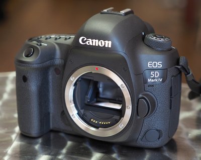 Фотоаппарат Canon EOS 5D Mark IV body / на складі Canon EOS 5D Mark IV body фото