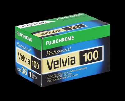 Фотоплівка Fujifilm Fujichrome Velvia 100/35 exp 2022 Fujichrome Velvia фото