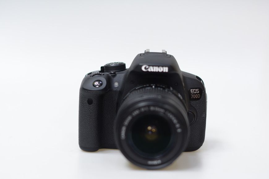 Фотоаппарат зеркальный Canon EOS 700D kit EF-S 18-55mm f/3.5-5.6 IS II б/у / в магазине Киев 1654360774 фото