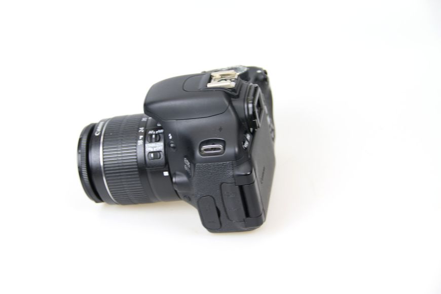 Зеркальный фотоаппарат Canon EOS 600D Kit 18-55mm f/3.5-5.6 IS II Б/У 1686213359 фото