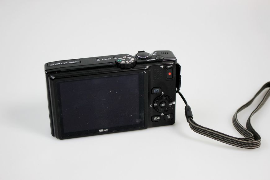 Фотоаппарат Nikon Coolpix S8200 Black б/у / в магазине 1579639208 фото